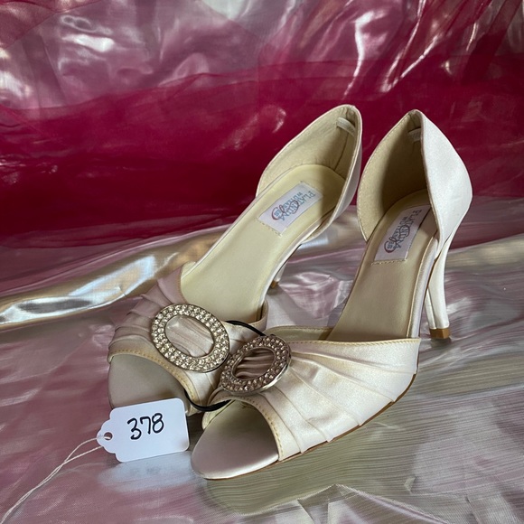 SAMPLE #378 Dyeables Onyx in Ivory - Picture 1 of 3